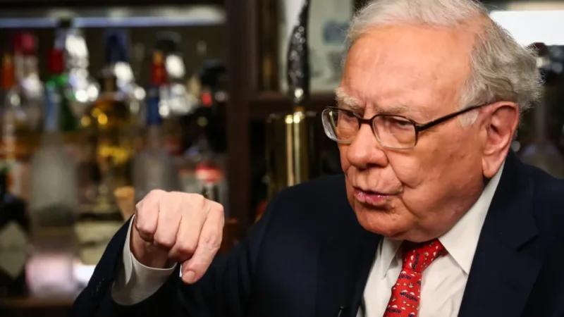 Umunyemari Warren Buffet binyuze mu kigo cye cy’ishoramari, Berkshire Hathaway akomeje kugabanya imigabane afite mu ruganda rukora ibikoresho by’ikoranabuhanga, Appl