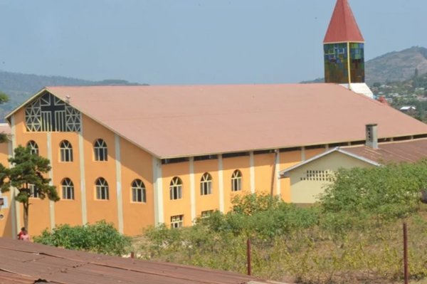 Urwego rw’Igihugu rw’Imiyoborere (RGB), rwahagaritse ibikorwa byose by’inzego zose z’Itorero Ebenezer Rwanda.
