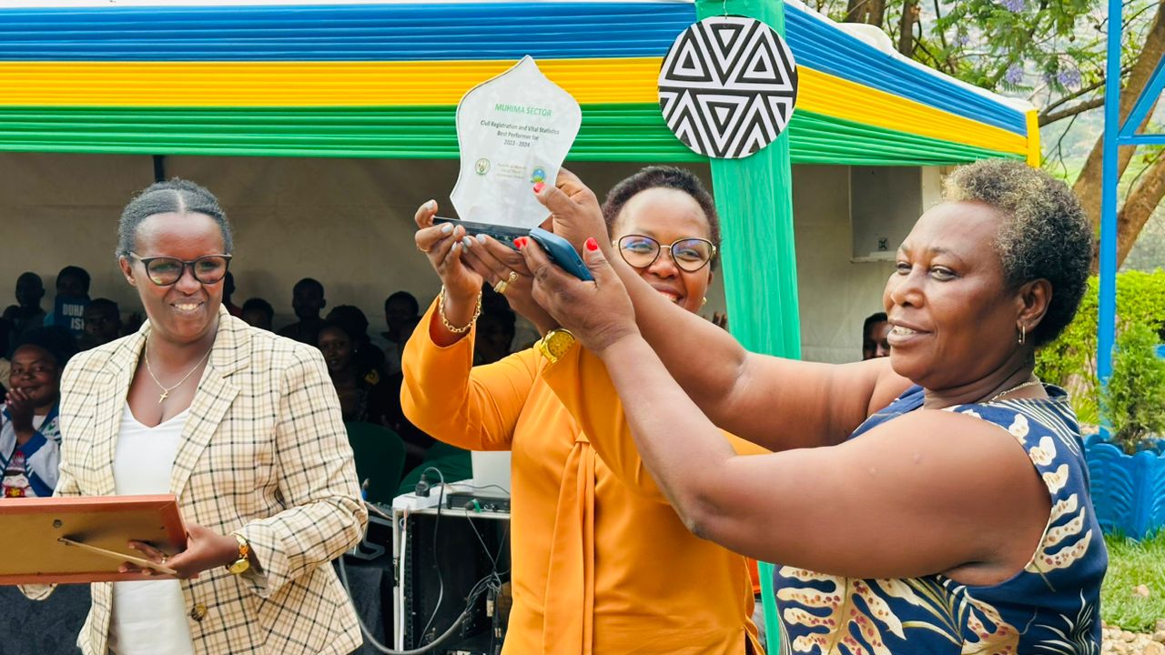 Nyarugenge-Muhima:Hashojwe icyumweru cyahariwe irangamimerere. Umurenge wa Muhima wahize iyindi,wegukana ibihembo