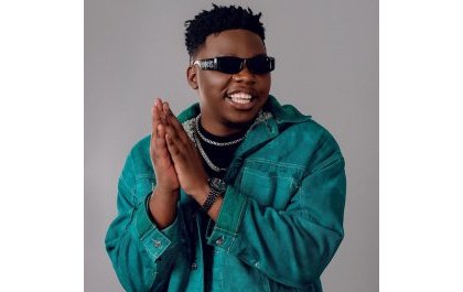 Niyo Bosco yahishuye ko yari agiye kwisanga mu gikundi cy’abakoresha ibiyobyabwenge agatabarwa no kwakira agakiza.