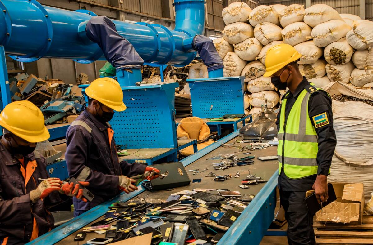 Polisi y’URwanda yangije ibikoresho by’ikoranabuhanga byafashwe bitujuje ubuziranenge