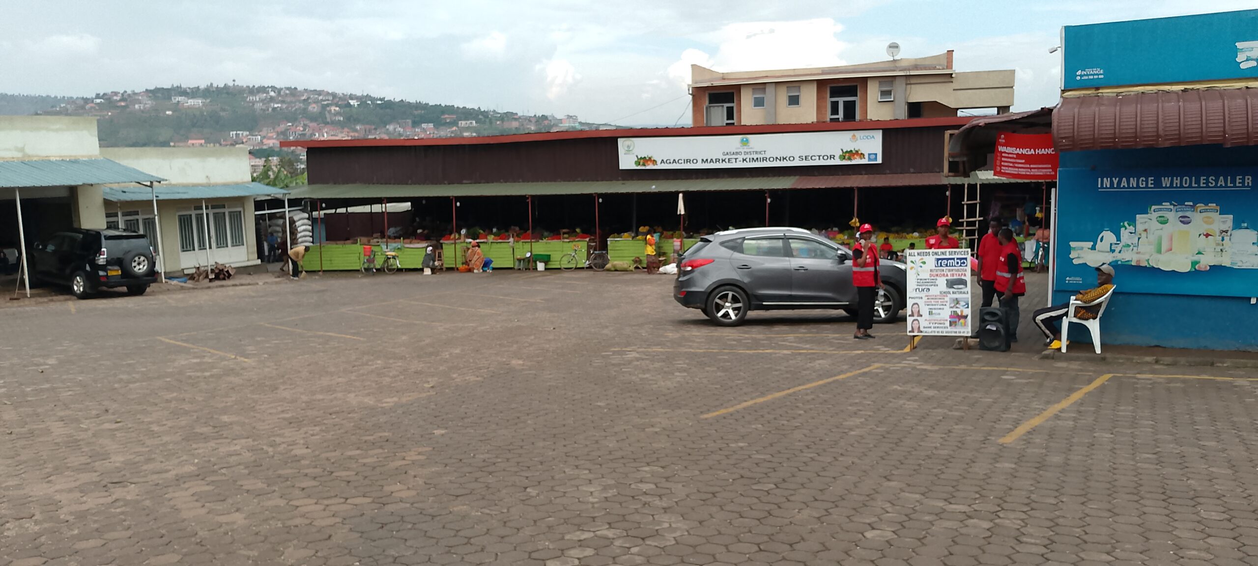 Gasabo-Kimironko: Abacururiza mw’isoko Agaciro market barishimira intambwe bamaze gutera.