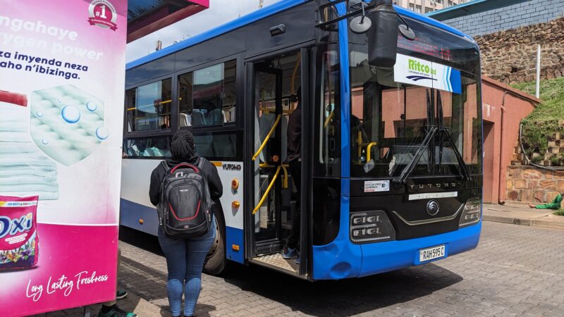 Muri gare ya Down Town haracyari ikibazo cy’abatega imodoka bakicara amahasa arenze 2 bategereje ko ihaguruka – INKURU