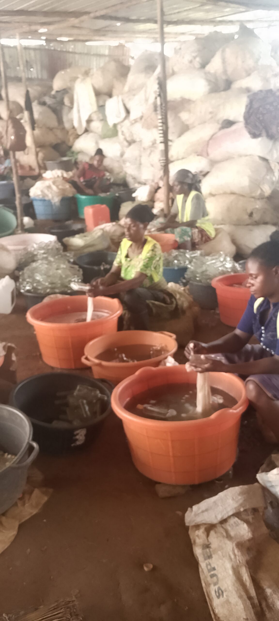 Rwanda FDA igiye guhagurukira inganda zikoresha amacupa yatoraguwe-INGUFU LTD nayo irashyirwa mu majwi n’abaturage.
