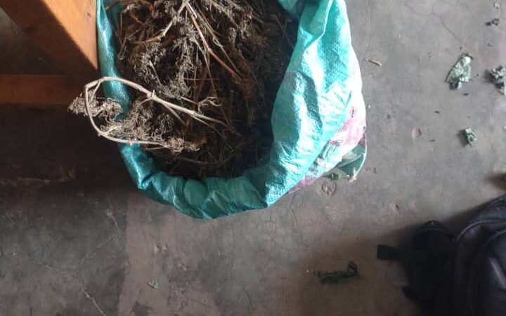 ‎NYARUGENGE: Kimisagara:Polisi yafashe umusore afite urumogi ibiro 4