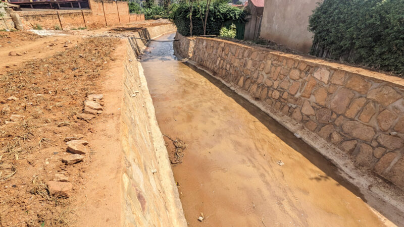 NYARUGENGE RWEZAMENYO: Bamwe mu baturage barishimira isanwa rya Ruhurura ya Mpazi – AMAFOTO