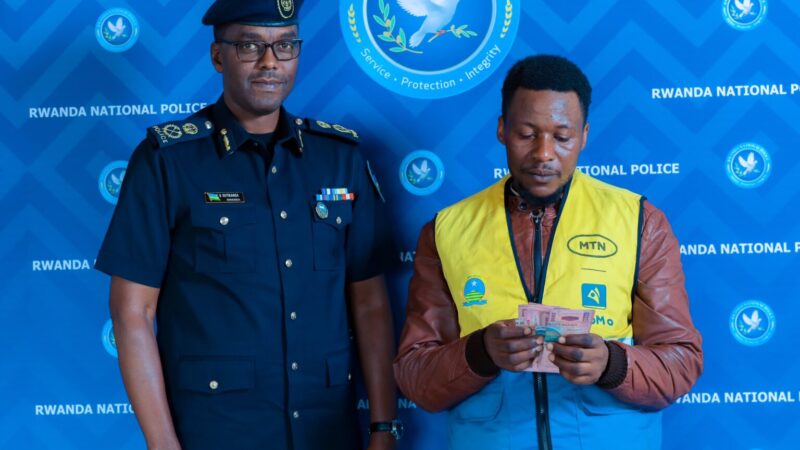 RNP: Boniface Rutikanga, yashyikirije HATANGIMANA Jean de Dieu amafaranga y’u Rwanda ibihumbi magana.