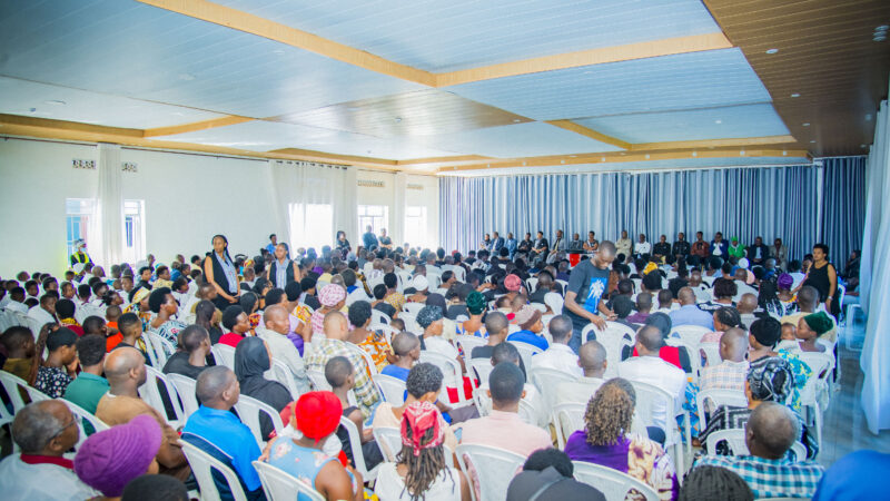 AMAFOTO: Gitifu mushya wa Kimisagara yifatanyije n’abaturage bo mu kagari ka Kimisagara Kwibuka Genoside yakorewe Abatutsi.