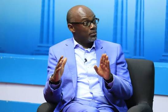 Andrew Mwenda Atangaje ko Daily Monitor na NTV Bishobora Kongera Gufungurwa Vuba Nyuma y’ibiganiro yagiranye na Gen. Muhoozi