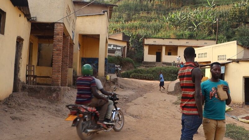 Gicumbi: Abaturage ba Rushaki bavuga ko babaruweho ihene na radio batunze muri sisiteme kandi batabifite, bituma Mituweli izamuka